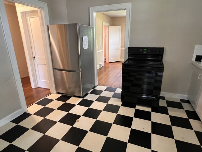Building Photo - Spacious & Stylish 3-Bedroom Near Wake For...