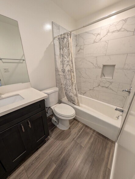 Building Photo - 739 N Sweetzer Ave