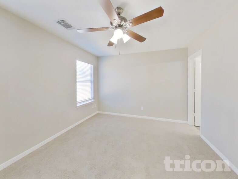 Building Photo - 24307 Hard Wood Dr
