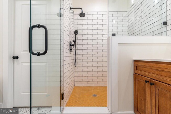 Building Photo - 412 Sepviva St