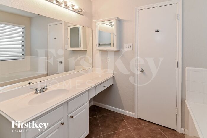 Building Photo - 15114 Blue Creek Ranch Dr