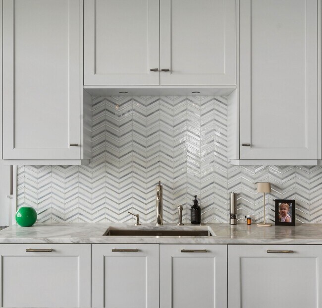 Building Photo - 2575 Peachtree Rd NE