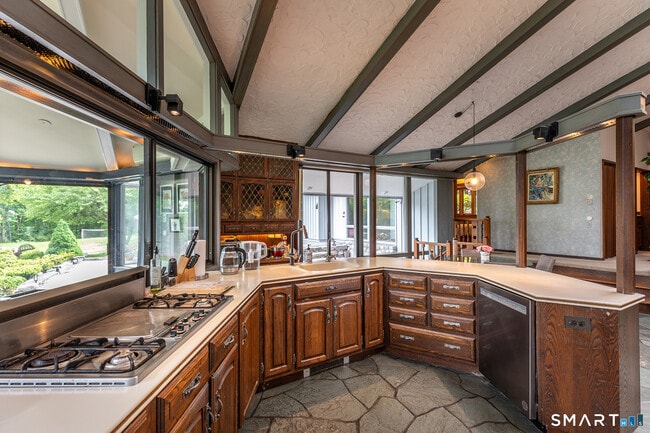 Building Photo - 250 Westledge Dr
