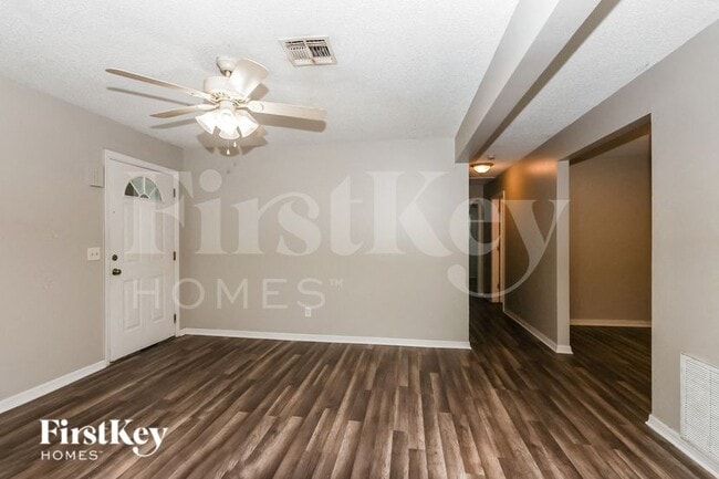 Building Photo - 830 Burland St