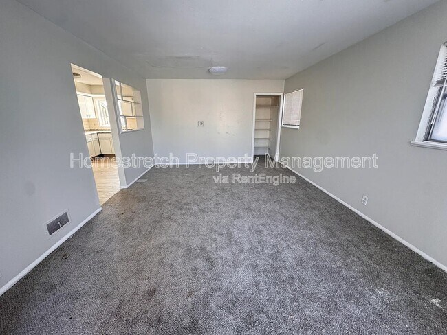 Building Photo - 538 Banavie Dr