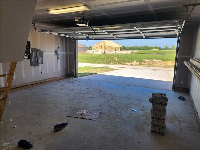 Building Photo - 355 Freestall Dr