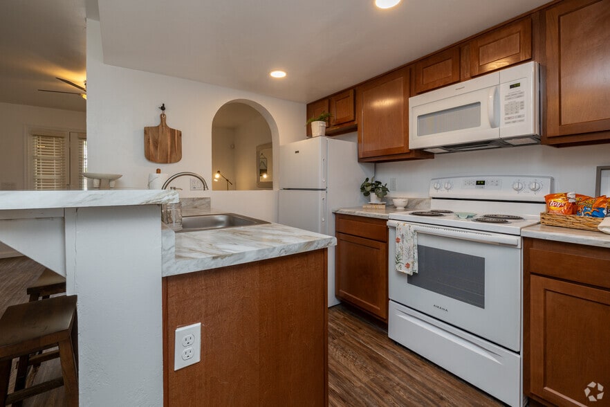 Primary Photo - Lantana Apartments