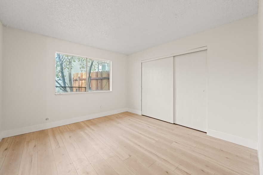 Building Photo - 8917 Fredric Ave