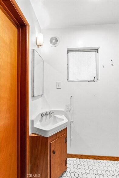 Building Photo - 454 N Shattuck Pl