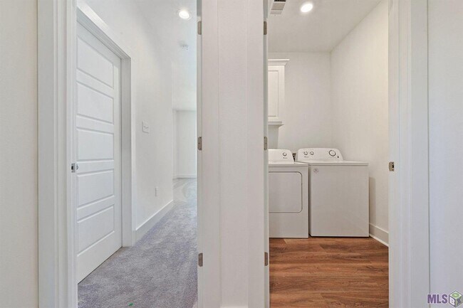 Building Photo - 3 Bed, 2.5 Bath Home Near LSU – Available ...