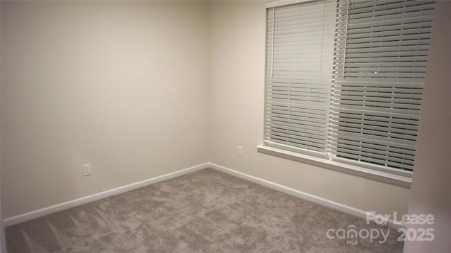 Building Photo - 107 Pampas Pl