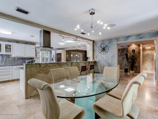 Building Photo - 88 Oakwood Rd