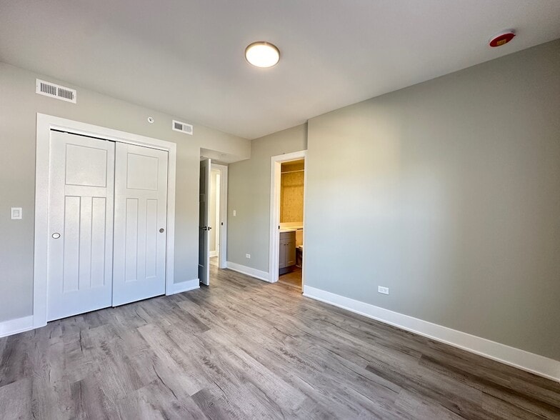 Building Photo - 1144 Oak Ave