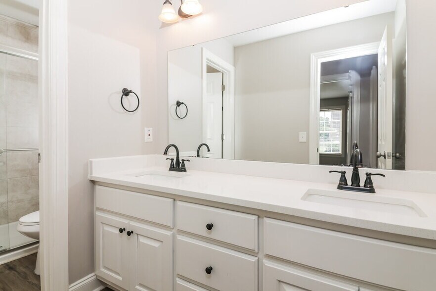 Building Photo - 115 Callisto Way