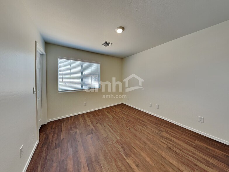 Building Photo - 3529 W Glass Ln