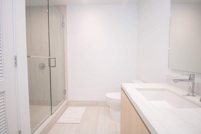 Building Photo - 2411 Laguna Cir