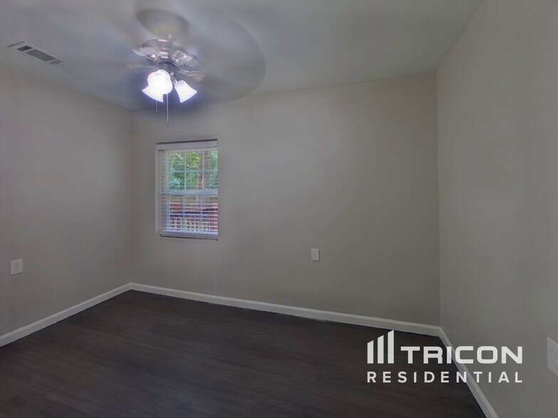 Building Photo - 4223 Dinglewood Ave