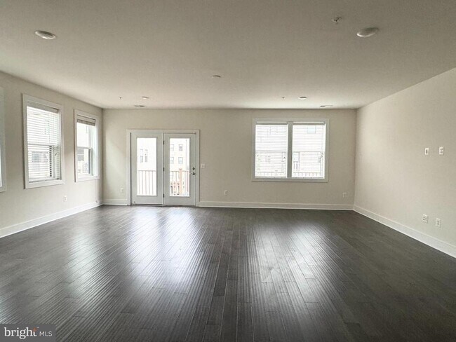 Building Photo - 44858 Tiverton Sq
