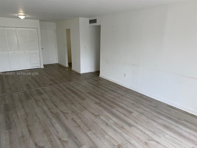 Building Photo - 13120 SW 92nd Ave