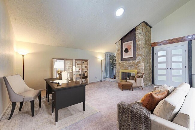 Building Photo - 15754 Walkwood Dr