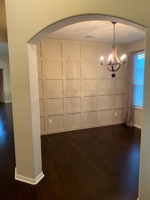 Building Photo - 700 Royal Burgess Dr