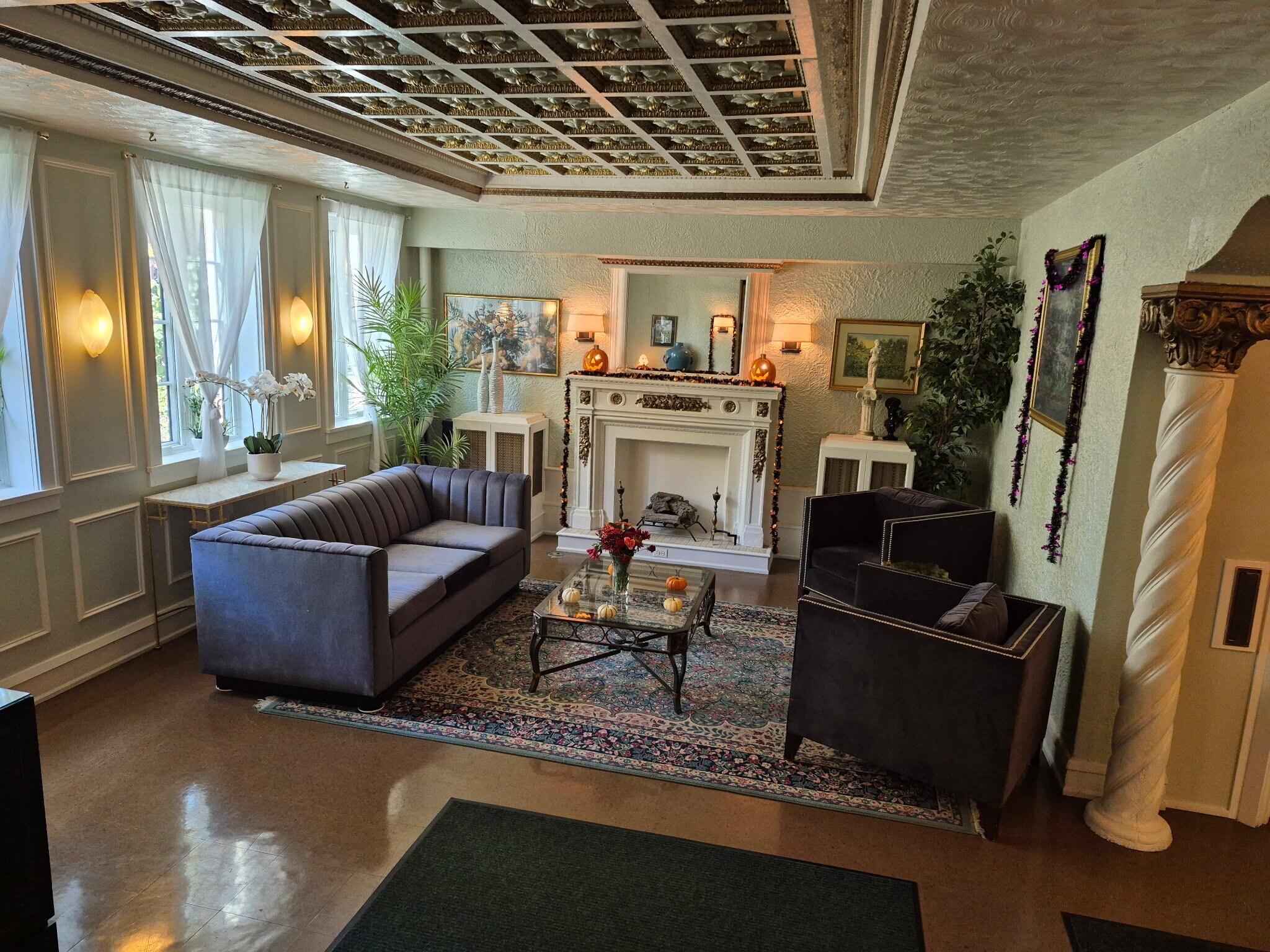 Lobby - 4531 Ashland N Ave