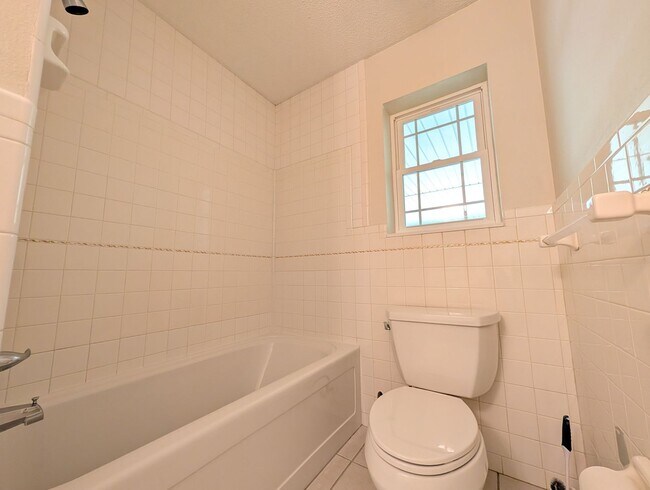 Building Photo - Summit Duplex