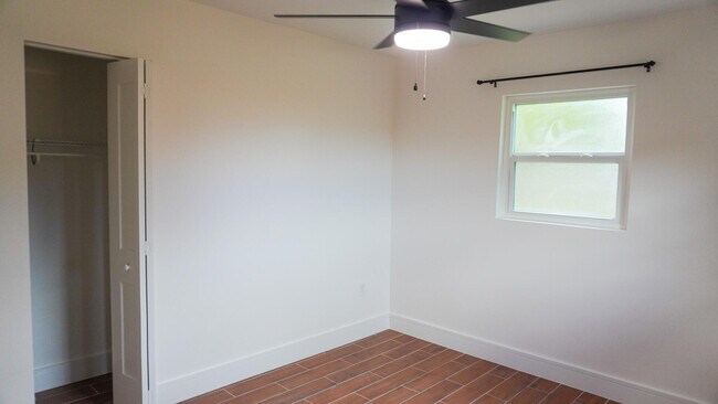 Building Photo - 1414 Ave I