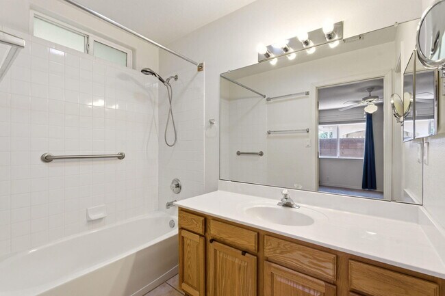 Building Photo - 8319 Santa Clarita St NE