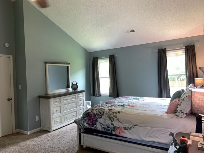 Building Photo - Fantastic Renovated Residence, Large Yard,...