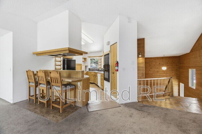 Building Photo - 1410 Inverrary Way