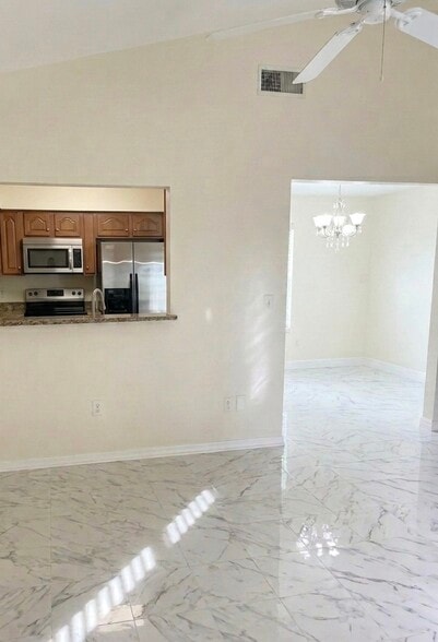 Building Photo - 355 Springdale Dr