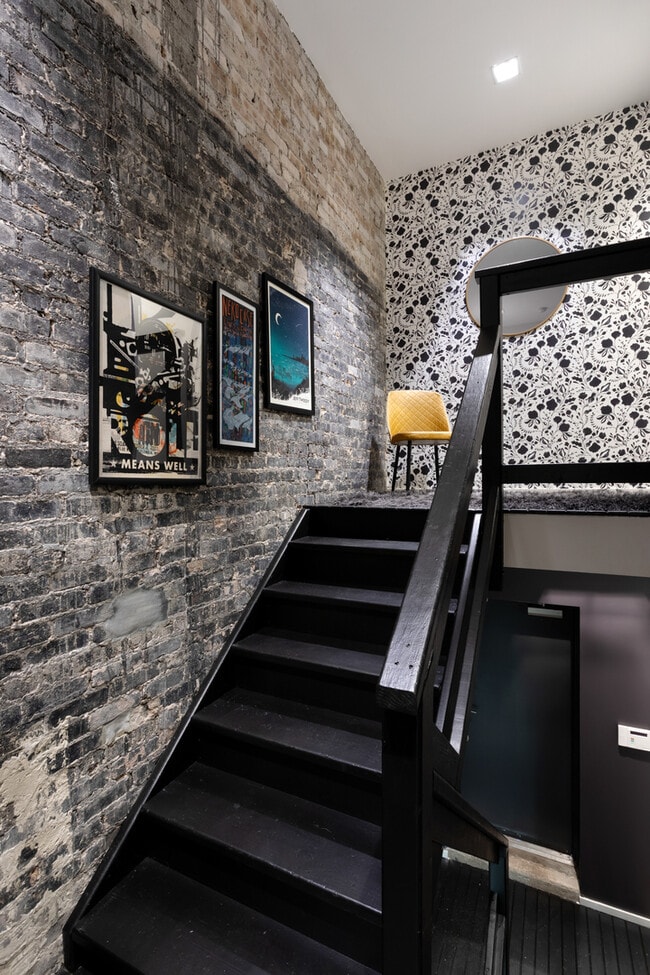 Building Photo - 1019 N Wolcott Ave