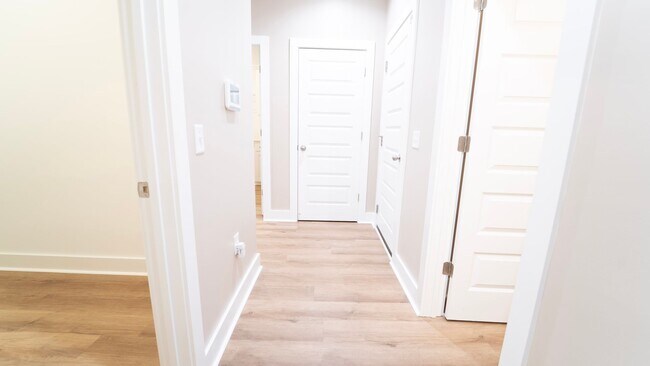 Building Photo - Move-In Special! Free January Rent — Stunning Like-New 4-Bedroom Home Just Minutes from Fort Stewart