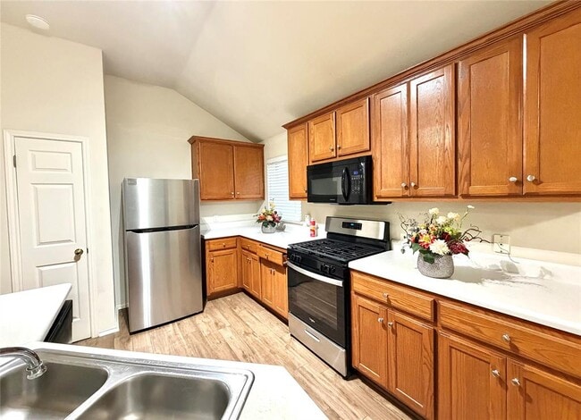 Building Photo - 2325 Clover Ridge Dr