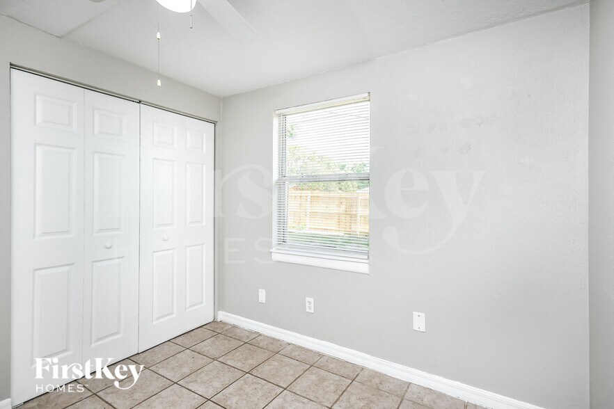 Building Photo - 493 Notre Dame Dr