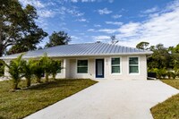 Building Photo - 2013 Fraser St