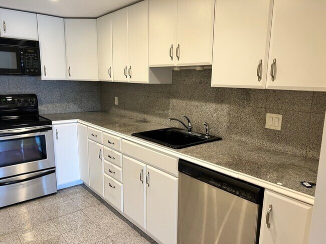 Building Photo - 404 Paradise Rd