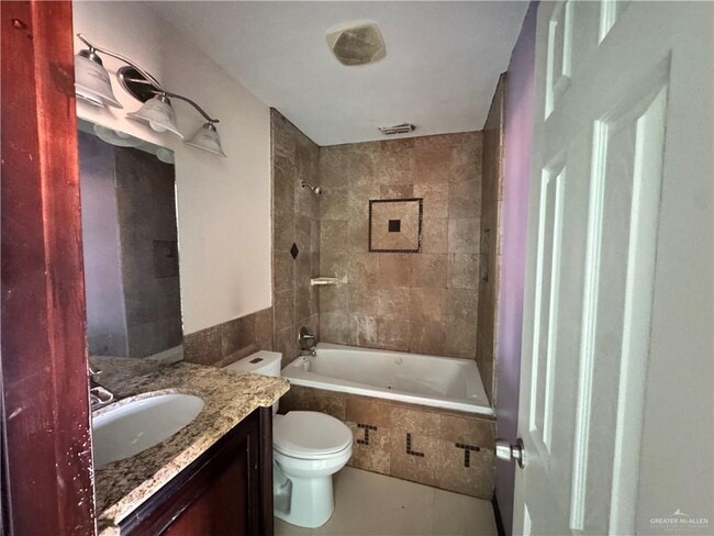 Building Photo - 13 Oasis Dr