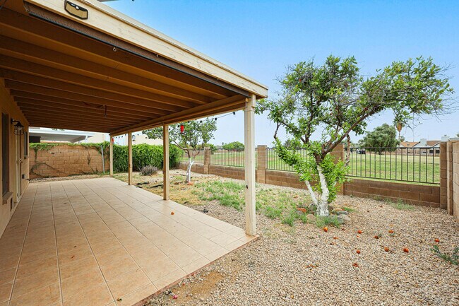 Building Photo - 10935 W Ruth Ave