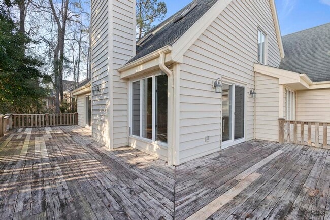 Building Photo - New Bern! Water Front Community!