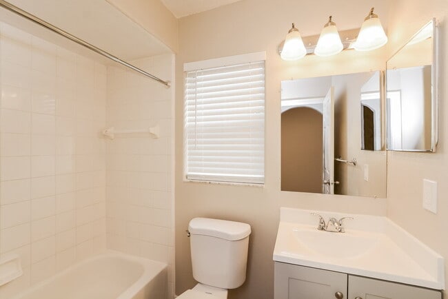 Building Photo - 141 Seville Pointe Ave