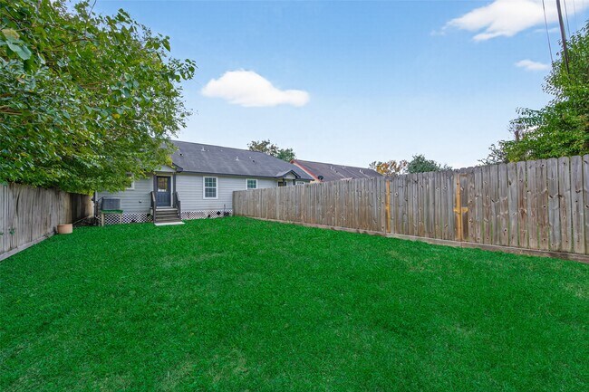 Building Photo - 2509 Moreau St