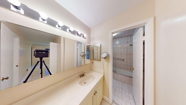 Building Photo - 2BR/ 2BA Condo In Golden Lakes - An Active...