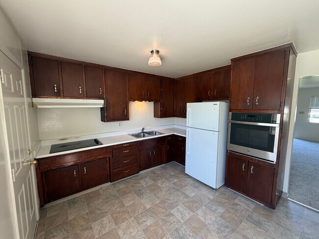 Building Photo - 2832 Sweet Way