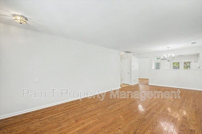 Building Photo - 303 Gallery Way