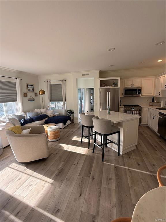 Building Photo - 3 Aurora