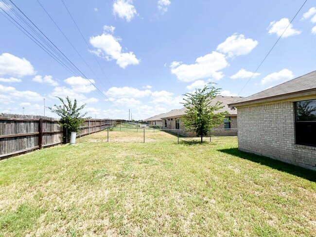 Building Photo - 1111 Nicholas Cir
