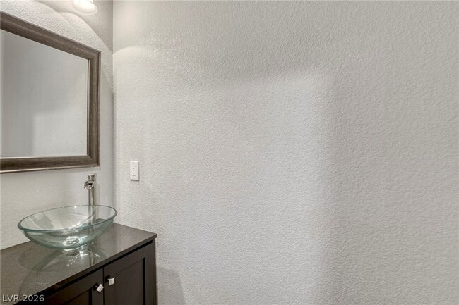 Building Photo - 756 Ezzat St