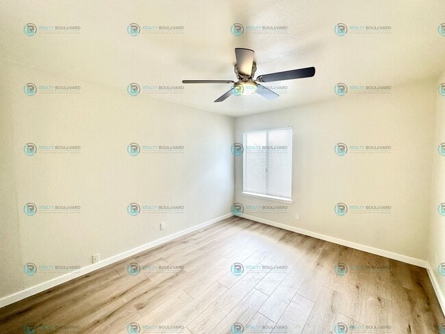 Building Photo - Newly Renovated downstairs Condo